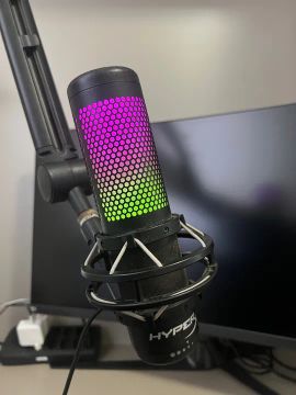 HyperX QuadCast S + Suporte Mesa