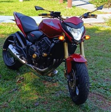 Vendo Hornet 2013 moto para pessoas exigente 