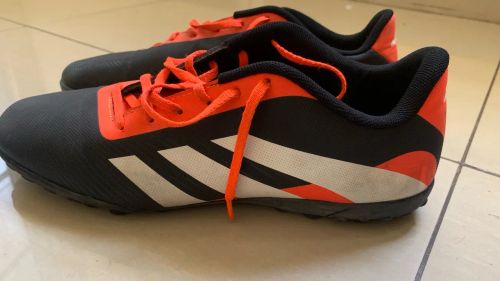 Chuteira adidas 42