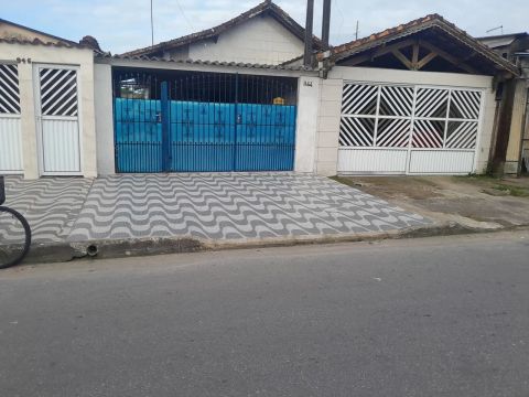 Vende-se casa no Jardim praia grande