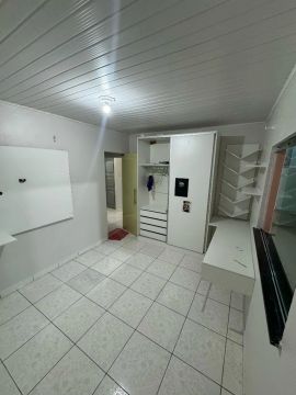 Alugo casa no mundo novo, próximo a feira.