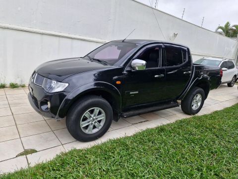 Triton hpe 3.2 4x4 automático 