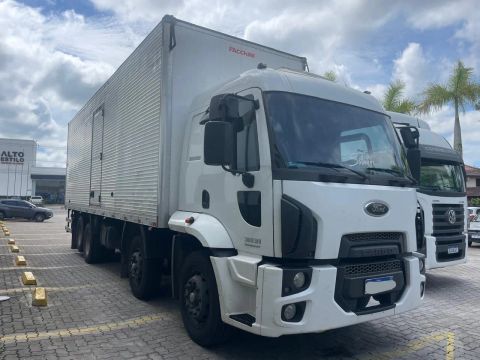 Ford - Cargo 3031 - 8X2 L 2019 baú