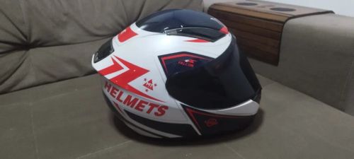 Capacete MT Revenge - N 56 - Praticamento Novo -  5 Estrelas 