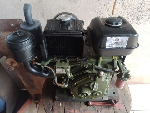 MOTOR YANMAR NS75 TODO REVISADO DISPONÍVEL PARA VENDA 