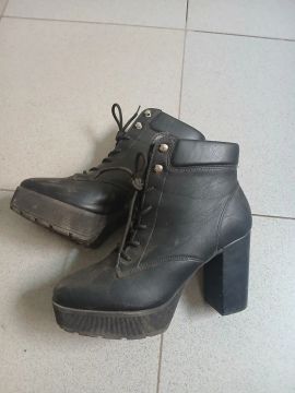 Coturno preto salto 