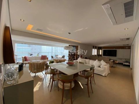 Luxuoso Apartamento na Mooca - 3 Suítes e 221m² à Venda