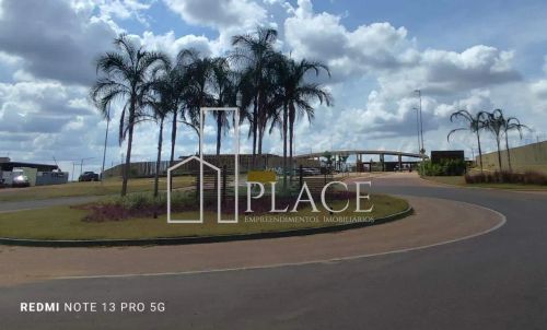 Terreno Plano à Venda no Condomínio Residencial Jardins do Ipê, com uma área de lazer inco