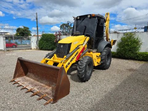 Retro Escavadeira New Holland B 95B - 5.269 horas - 2021 - Ótimo Estado - Nota Fiscal 