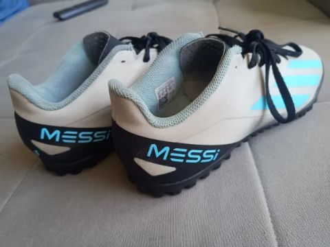 Vendo chuteira society adidas Messi num 40
