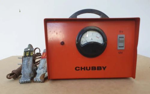 Antigo Carregador de Baterias Automotivo, marca CHUBBY