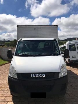Iveco 35s14 baú seco ano 2011
