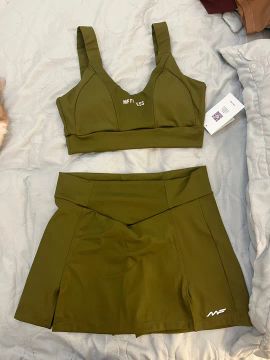 Conjunto top e short saia fitness verde tamanho Mmfitne
