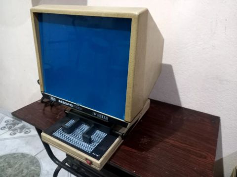Leitor de microficha antigo