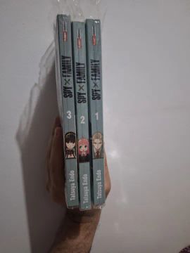Mangá Spy x Family Volumes 1, 2 e 3