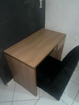 Escrivaninha ou mesa de escritório 