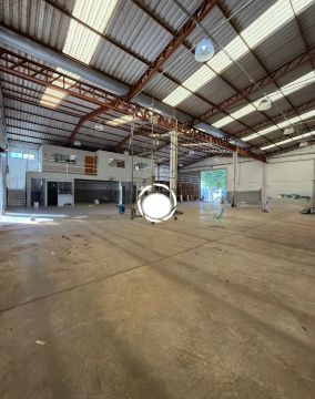 Galpão/Barração/Depósito C/ 815m²-Mesanino C/ Copa/Escritórios/Banheiros-Parque Ohara - Cu