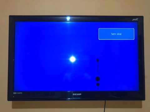 TV Semp 40 com mancha