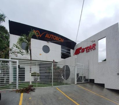 ALUGA-SE EXCELENTE GALPÃO DE 400m2 COM 3 SALAS COMERCIAIS NO JAPIIM!