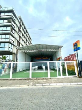 Bar frente mar na Praia Brava