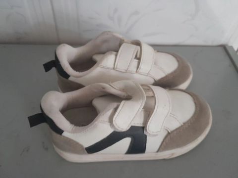 Tênis Infantil - Branco com detalhes em preto