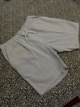Shorts de linho bege