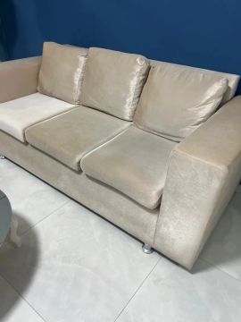 Sofá 3 lugares bege em ótimo estado