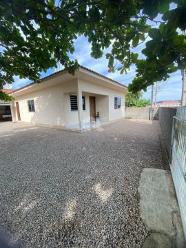 CASA COM MAIS DE 1.400M² DE TERRENO!