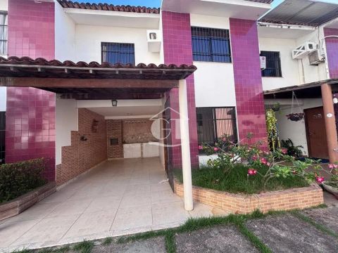 Casa tipo Sobrado