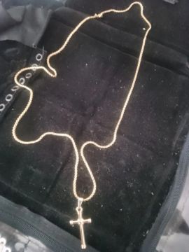 Cordão de corrente com cruz 