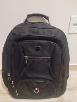 Mochila Preta para Notebook Semi nova - Tamanho Grande 