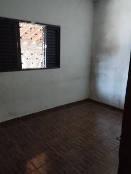 Vende se casa na cidade de Adolfo próximo ao centro 