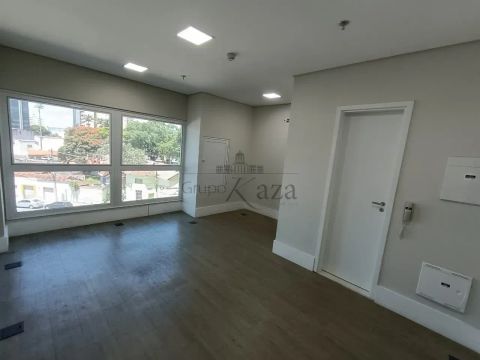 Oportunidade - Sala em Comercial - Edifício Downtown Offices - Centro - 24m².