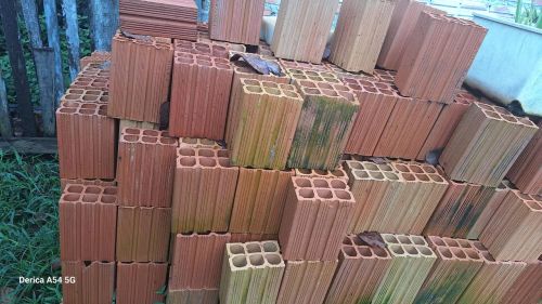 Tijolos de barro para construção