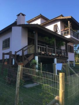Excelente Casa na  Praia do Rosa.