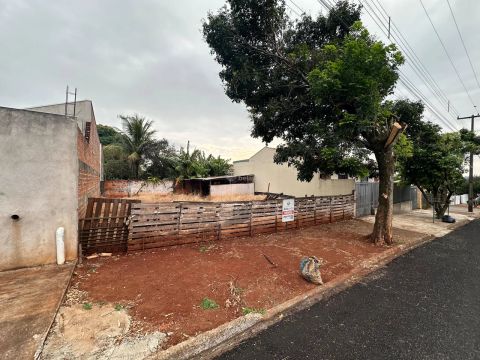 TERRENO A VENDA NO CENTRO DE CAMBIRA