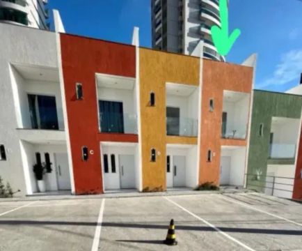 Casa Duplex com 3 salas/suítes - próximo a Recife
