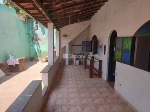 Casa em Montes Claros, no bairro Nossa Senhora de Fátima, à venda.