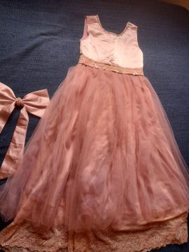 Vestido de renda rosa para menina