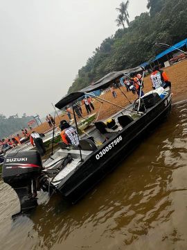Barco de alumínio com motor Suzuki