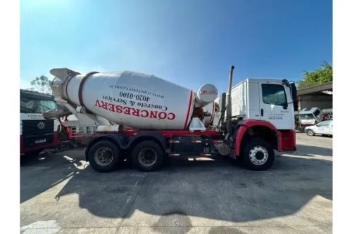 Caminhão betoneira Volkswagen 26280 ano 2015/16 com balão Liebherr 8M