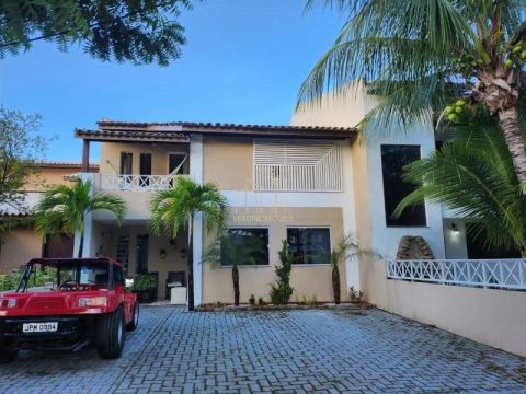 Excelente casa em condomínio fechado reformada com quatro suítes a venda em Stella Maris S