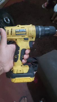Vendo parafusadeira a bateria