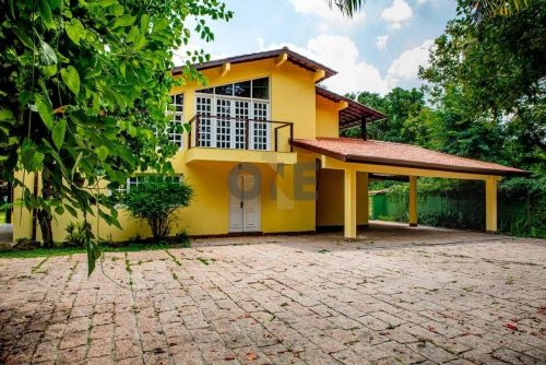 Casa 4 Dormitórios com 2 suítes Granja Viana - Coria/SP