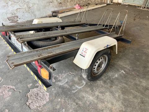 Carreta para transportar moto