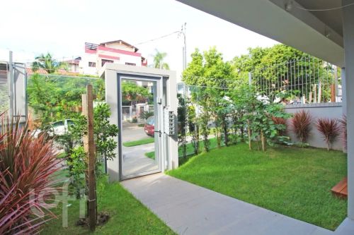 Apartamento 3 dormitórios (1 suíte), á venda no bairro Chácara das Pedras, Porto Alegre.