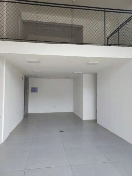 Sala comercial em Adrianópolis medindo 48m em andar térreo