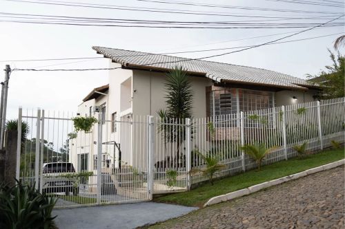 CASA com 6 quartos, inteligente com automação, água e usina solar 