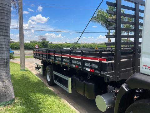Carroceria de 7 metros para caminhão toco
