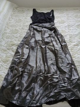 Saia longa e blusa para festa
